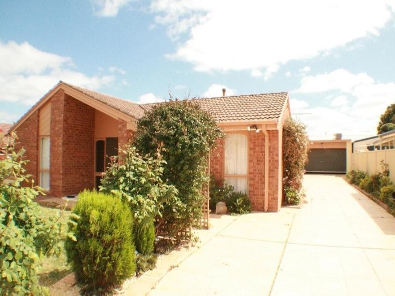 592 High Street, Melton VIC 3337