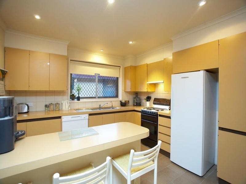 7 Olive Place, Melton West VIC 3337