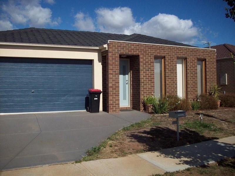 16 Fairhaven Boulevard, Melton West VIC 3337