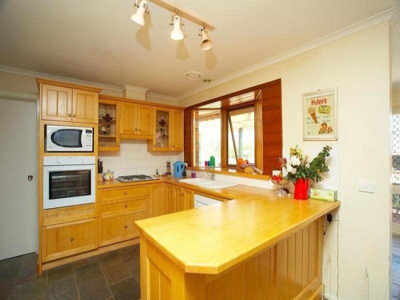 21 Wilson Road, Melton South VIC 3338