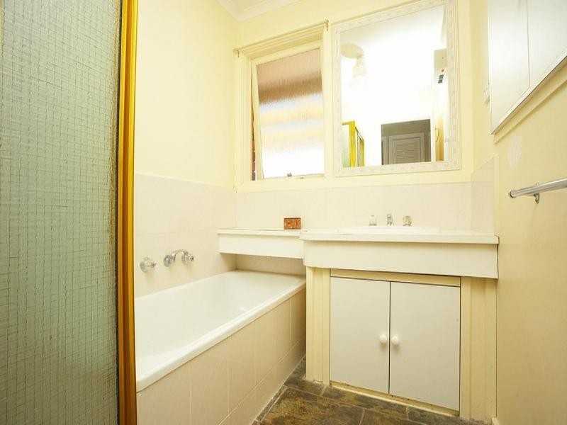 21 Wilson Road, Melton South VIC 3338