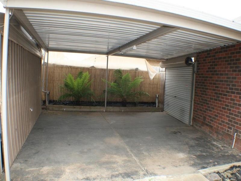 21 Clowes Street, Melton South VIC 3338