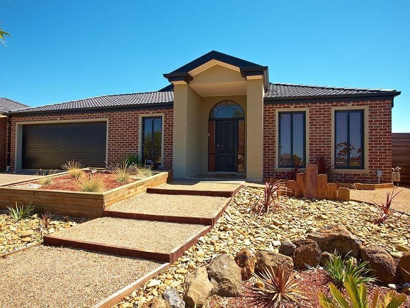 16 Murnong Mews, Melton West VIC 3337