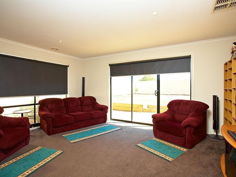 16 Murnong Mews, Melton West VIC 3337