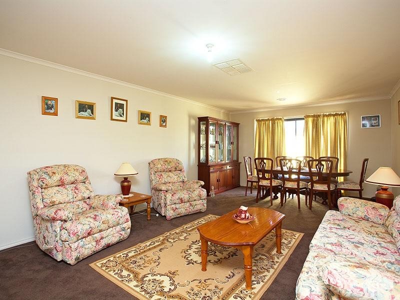 16 Murnong Mews, Melton West VIC 3337