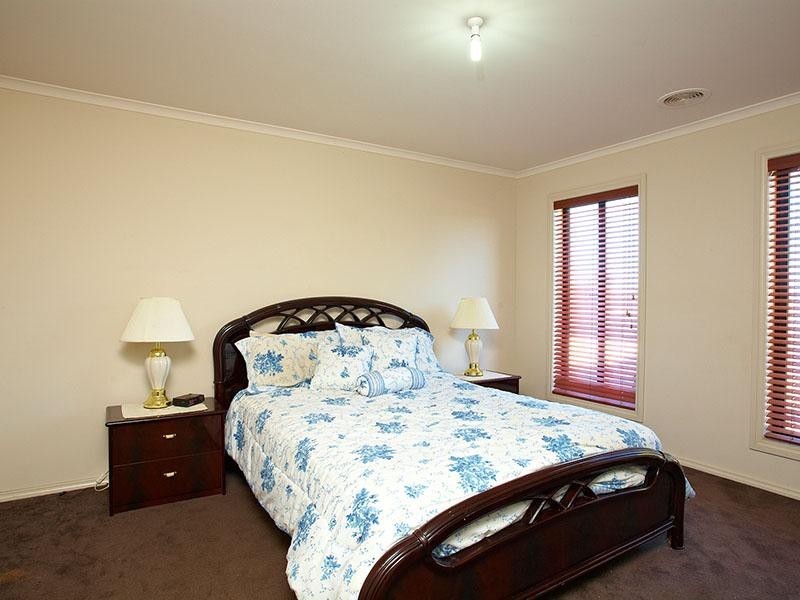 16 Murnong Mews, Melton West VIC 3337