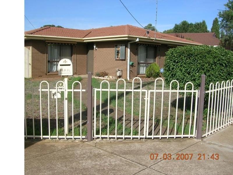 14 Esta Street, Melton VIC 3337