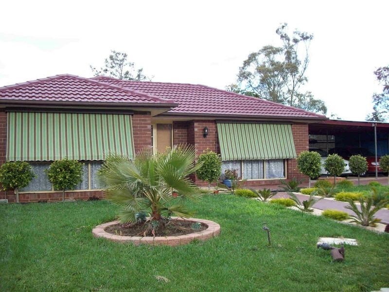 17 Tulloch Avenue, Melton West VIC 3337