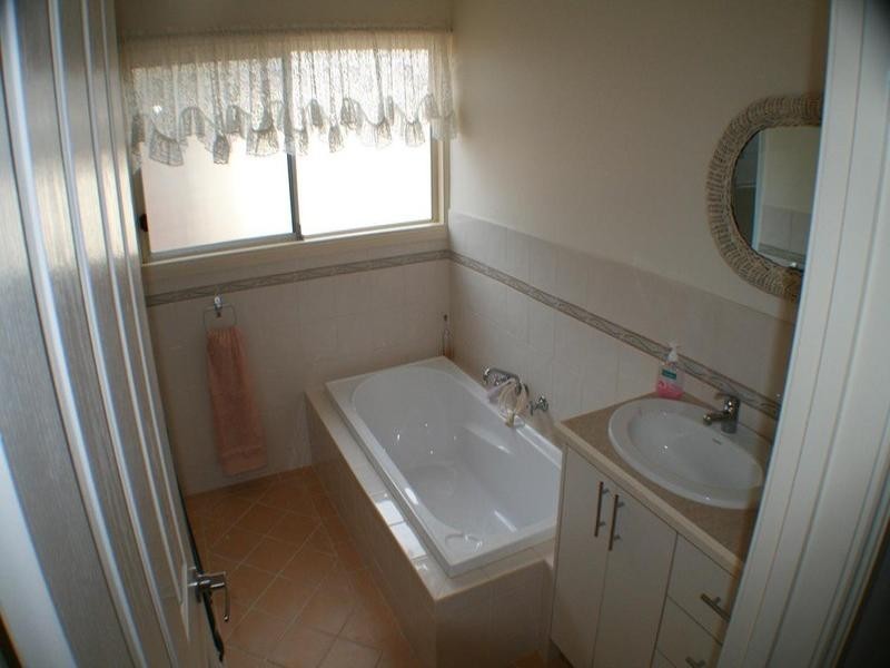 4 Norma Street, Melton VIC 3337