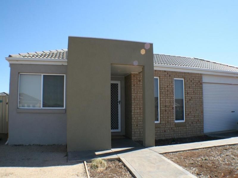 27 Wodalla Street, Kurunjang VIC 3337