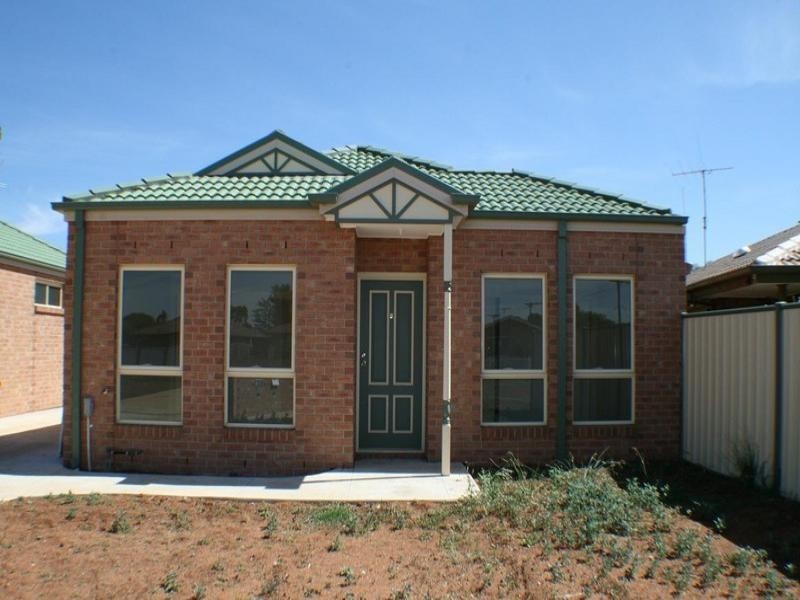 4/56 Henry Street, Melton VIC 3337