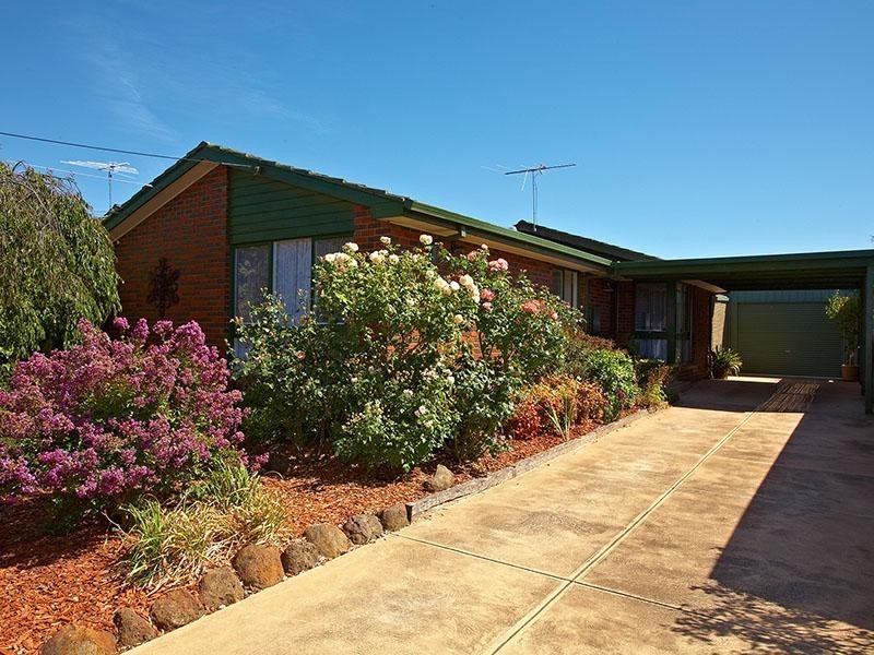 38 Bernard Drive, Melton South VIC 3338