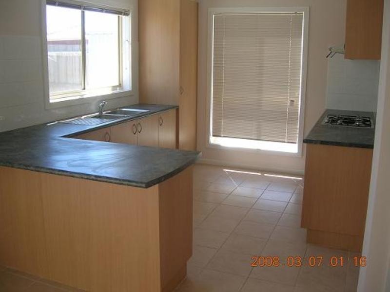 2/5 Lydeamore Place, Kurunjang VIC 3337