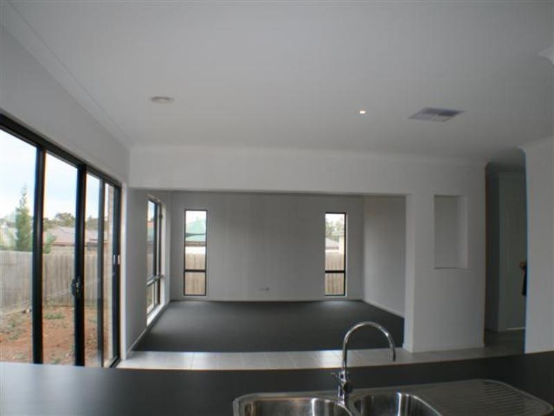27 Kirkton Drive, Kurunjang VIC 3337