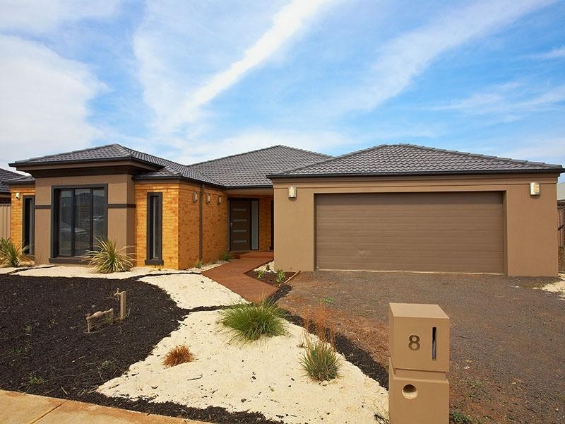 8 Statesmen Drive, Kurunjang VIC 3337