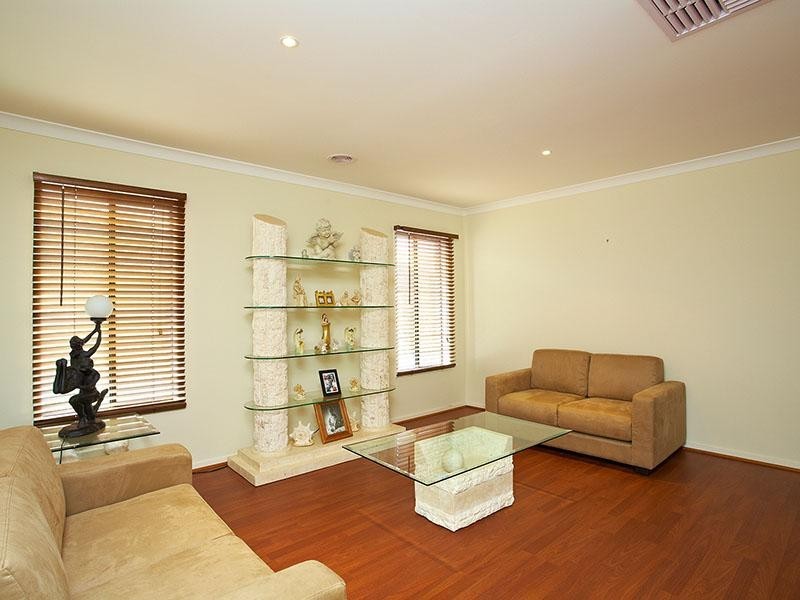 8 Statesmen Drive, Kurunjang VIC 3337