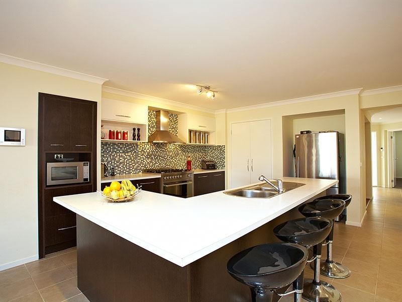 8 Statesmen Drive, Kurunjang VIC 3337