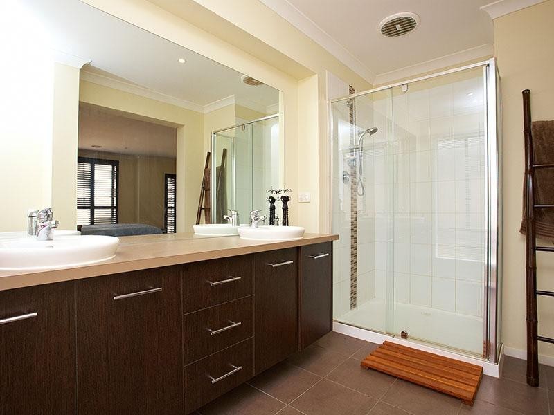 8 Statesmen Drive, Kurunjang VIC 3337