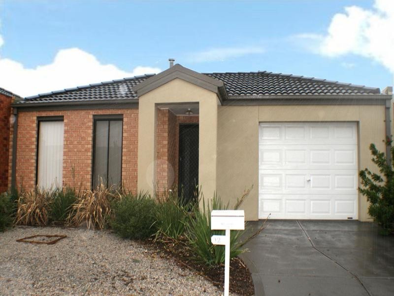 12 Erskine Way, Melton VIC 3337