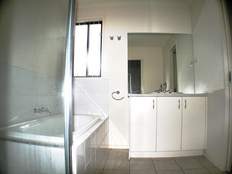 12 Erskine Way, Melton VIC 3337