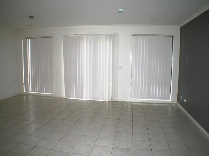 12 Erskine Way, Melton VIC 3337