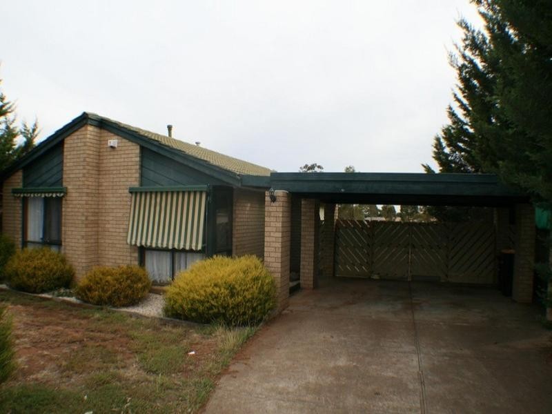 52 Cambrian Way, Melton West VIC 3337