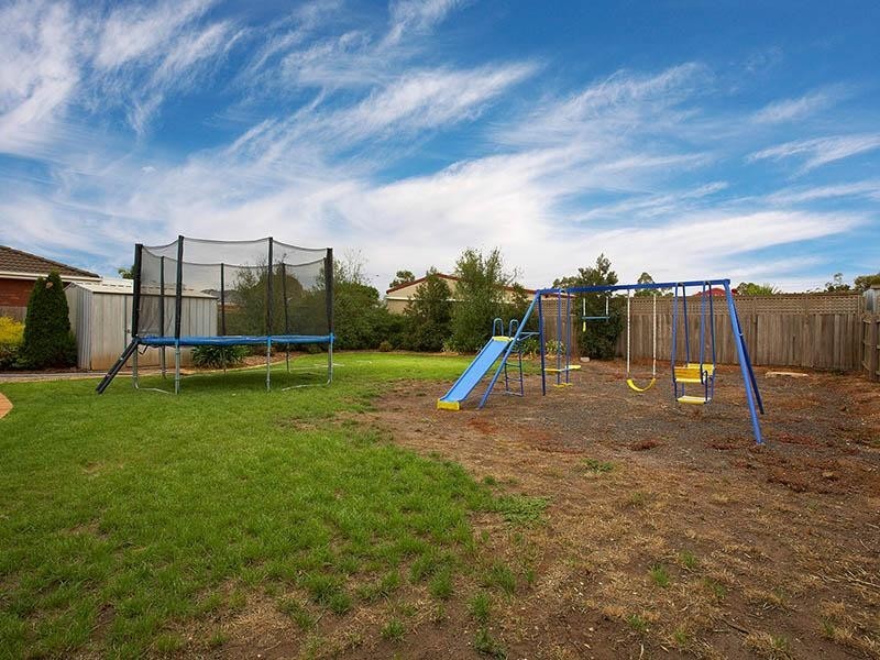 13 Strachan Place, Melton South VIC 3338