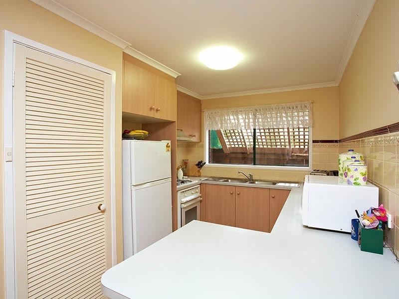 13 Strachan Place, Melton South VIC 3338