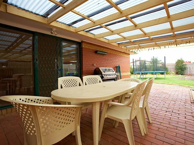 13 Strachan Place, Melton South VIC 3338