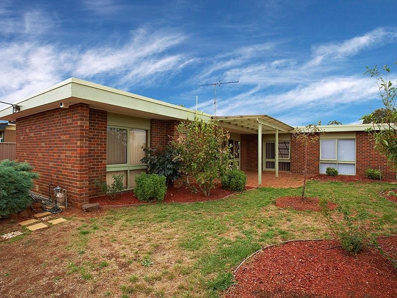 32 Mitchell Road, Melton South VIC 3338