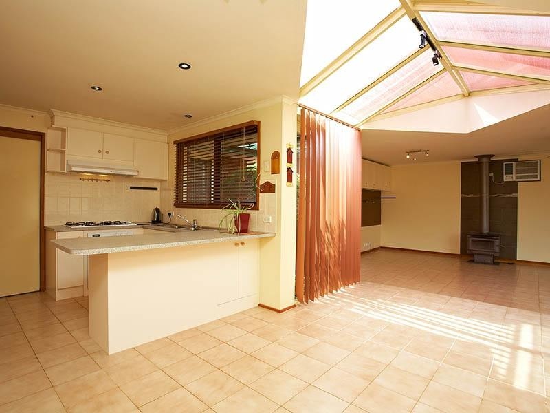 9 Walton Street, Melton South VIC 3338