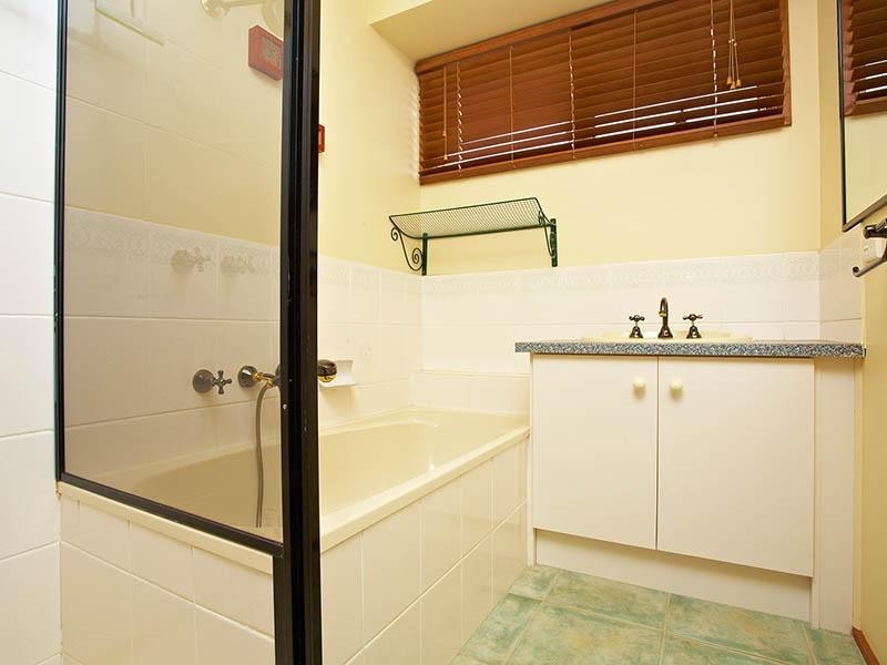 9 Walton Street, Melton South VIC 3338