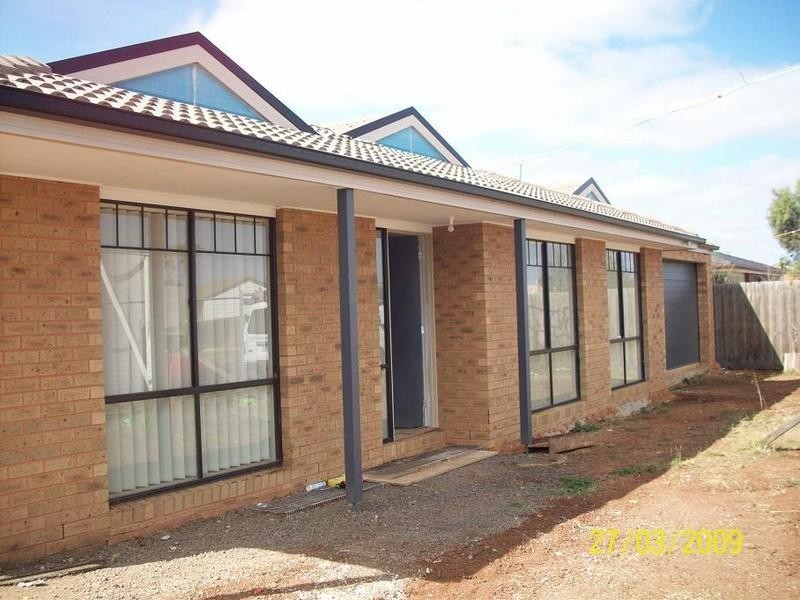 1/62 Andrew Street, Melton VIC 3337