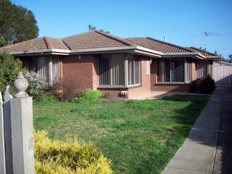 14 Eaton Street, Melton South VIC 3338