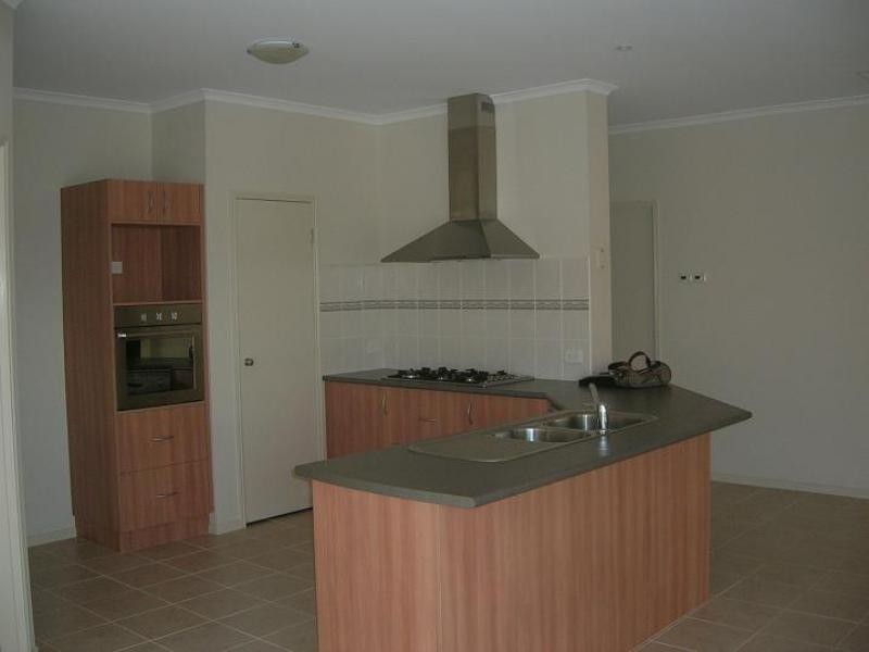 20 Woodland Rise, Melton VIC 3337