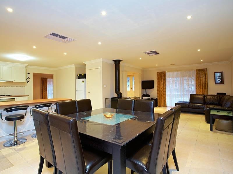 9 Stableford Chase, Melton VIC 3337