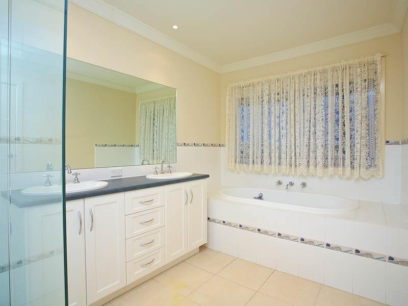 9 Stableford Chase, Melton VIC 3337