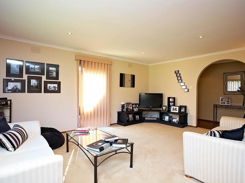 8 Murray Street, Melton South VIC 3338