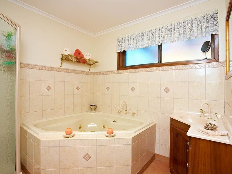 8 Murray Street, Melton South VIC 3338