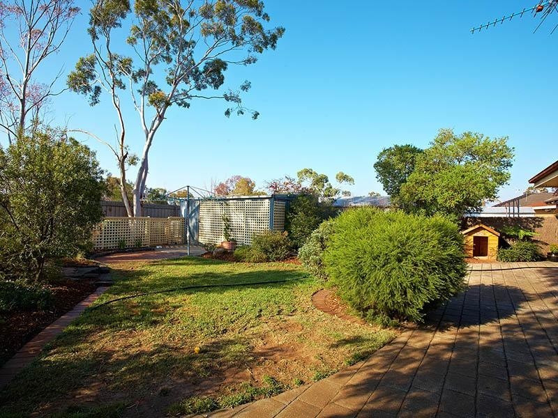 8 Murray Street, Melton South VIC 3338