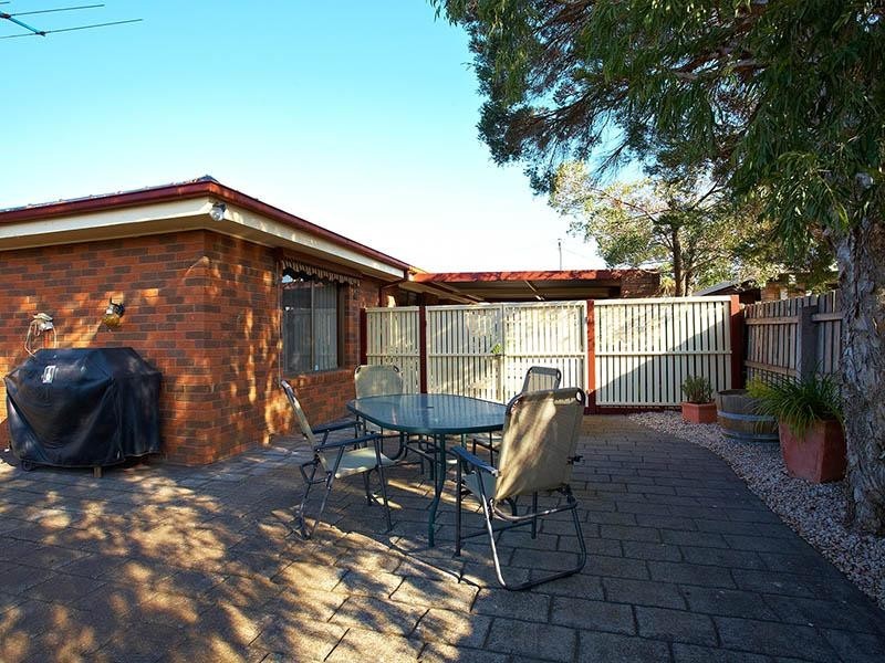8 Murray Street, Melton South VIC 3338