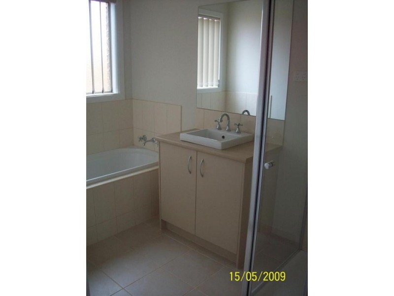 8 Light Fingers Street, Kurunjang VIC 3337