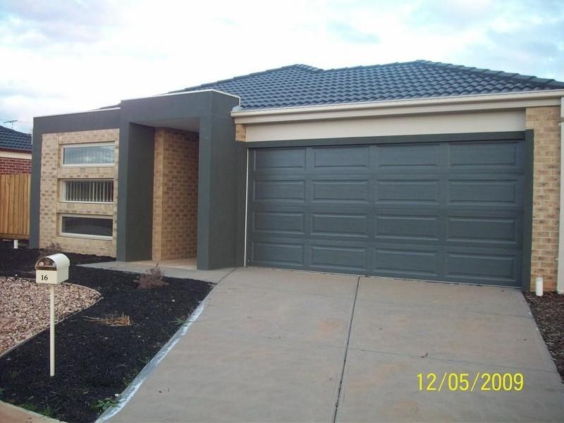 16 Lord Nolan Street, Kurunjang VIC 3337