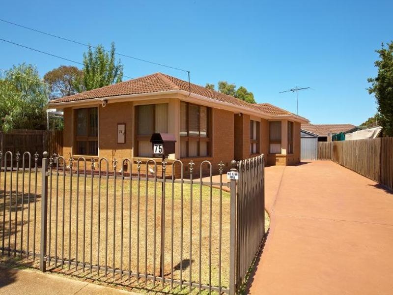 75 First Avenue, Melton South VIC 3338