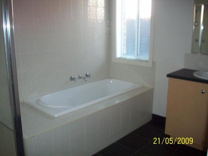 16 Lakewood Boulevard, Melton VIC 3337