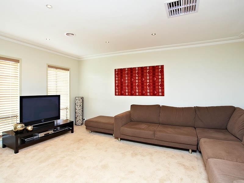 25 Hillsmeade Drive, Melton West VIC 3337