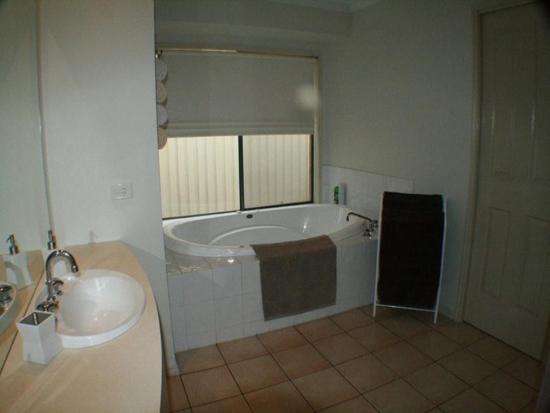 25 Hillsmeade Drive, Melton West VIC 3337