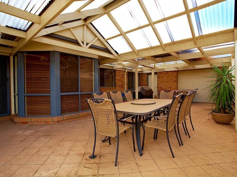 25 Hillsmeade Drive, Melton West VIC 3337