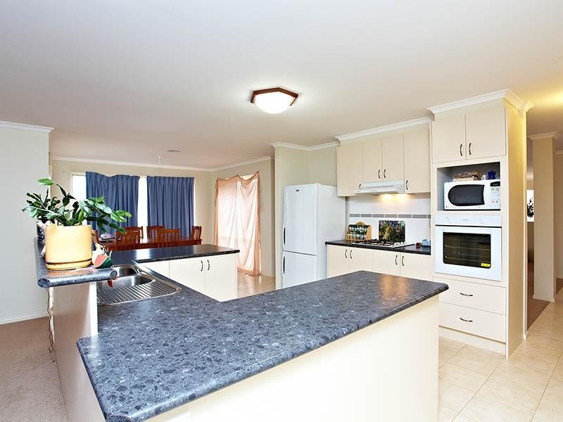 23 Rainlover Drive, Kurunjang VIC 3337