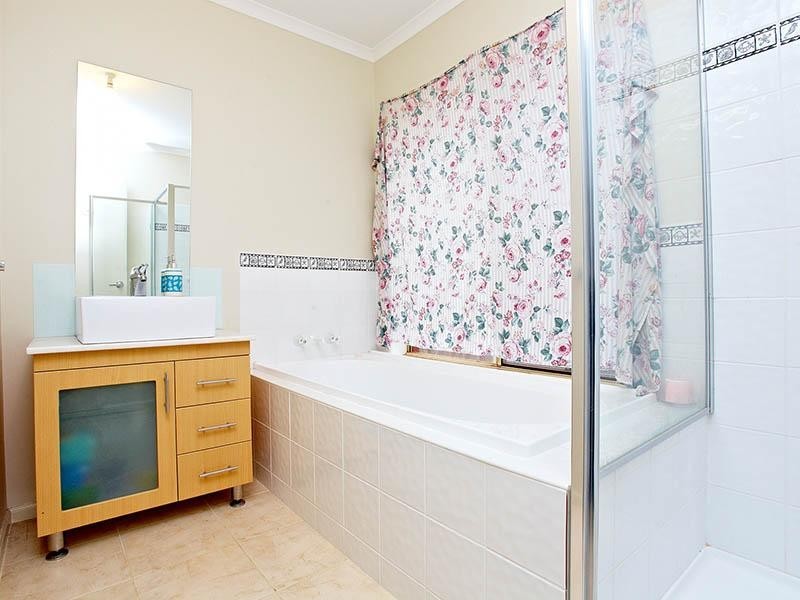 23 Rainlover Drive, Kurunjang VIC 3337